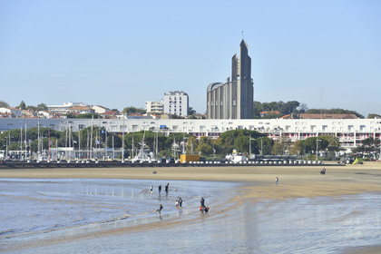 France charente maritime royan plage front mer