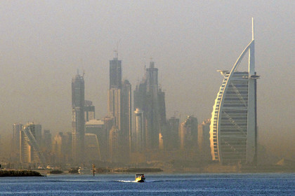 Emirats Arabes Unis, Dubaï, hôtel Burj Al Arab du cabinet d'architectes anglais W.S. Atkins & Partners, l'hôtel le plus haut du monde (321 m)