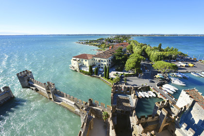 Italie lombardie lac garde sirmione chateau