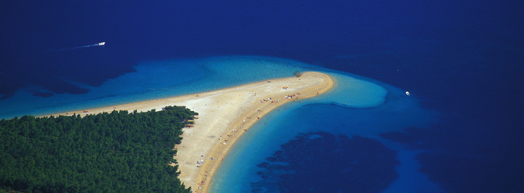 PLAGE DE ZLATNI RAT. ILE DE BRAC. CROATIE