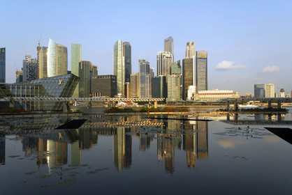 Singapour, batiments du quartier d'affaires vue depuis Marina Bay