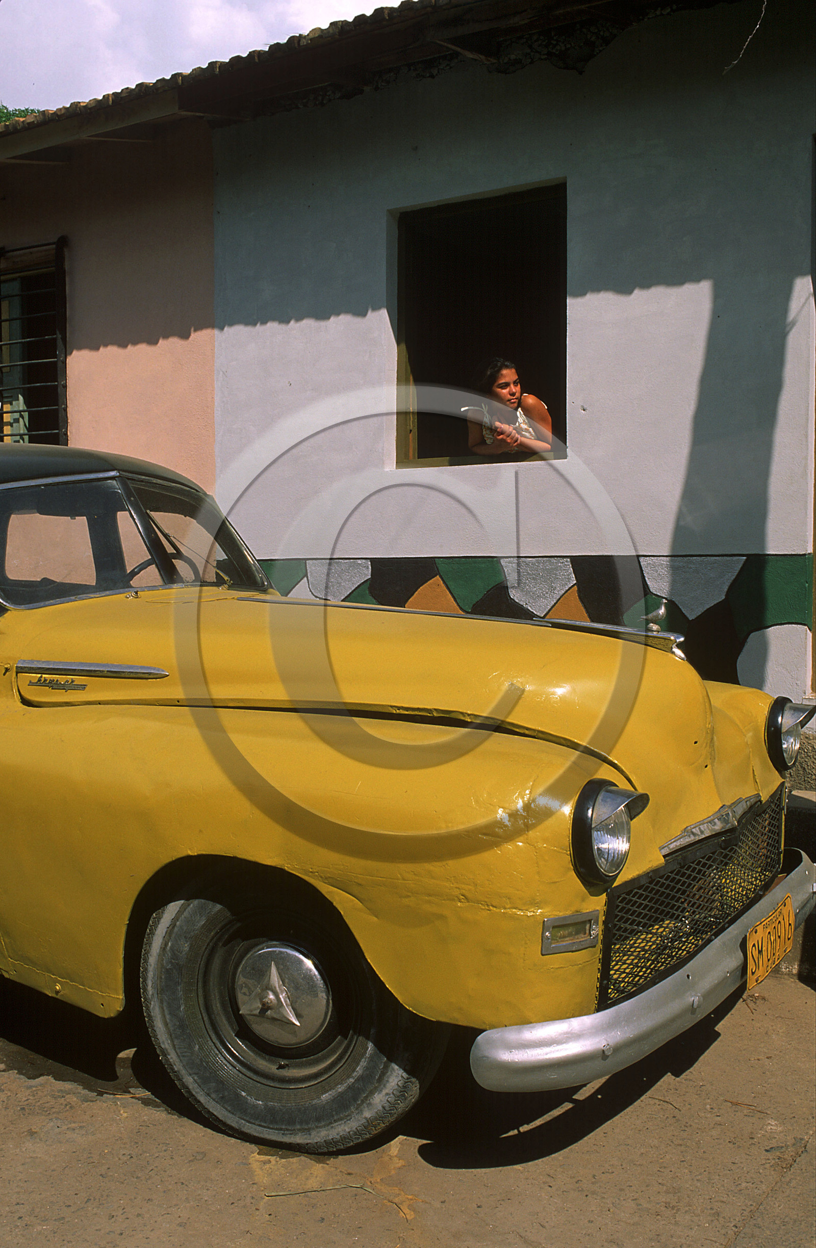 VIEILLE VOITURE AMÉRICAINE À TRINIDAD CUBA