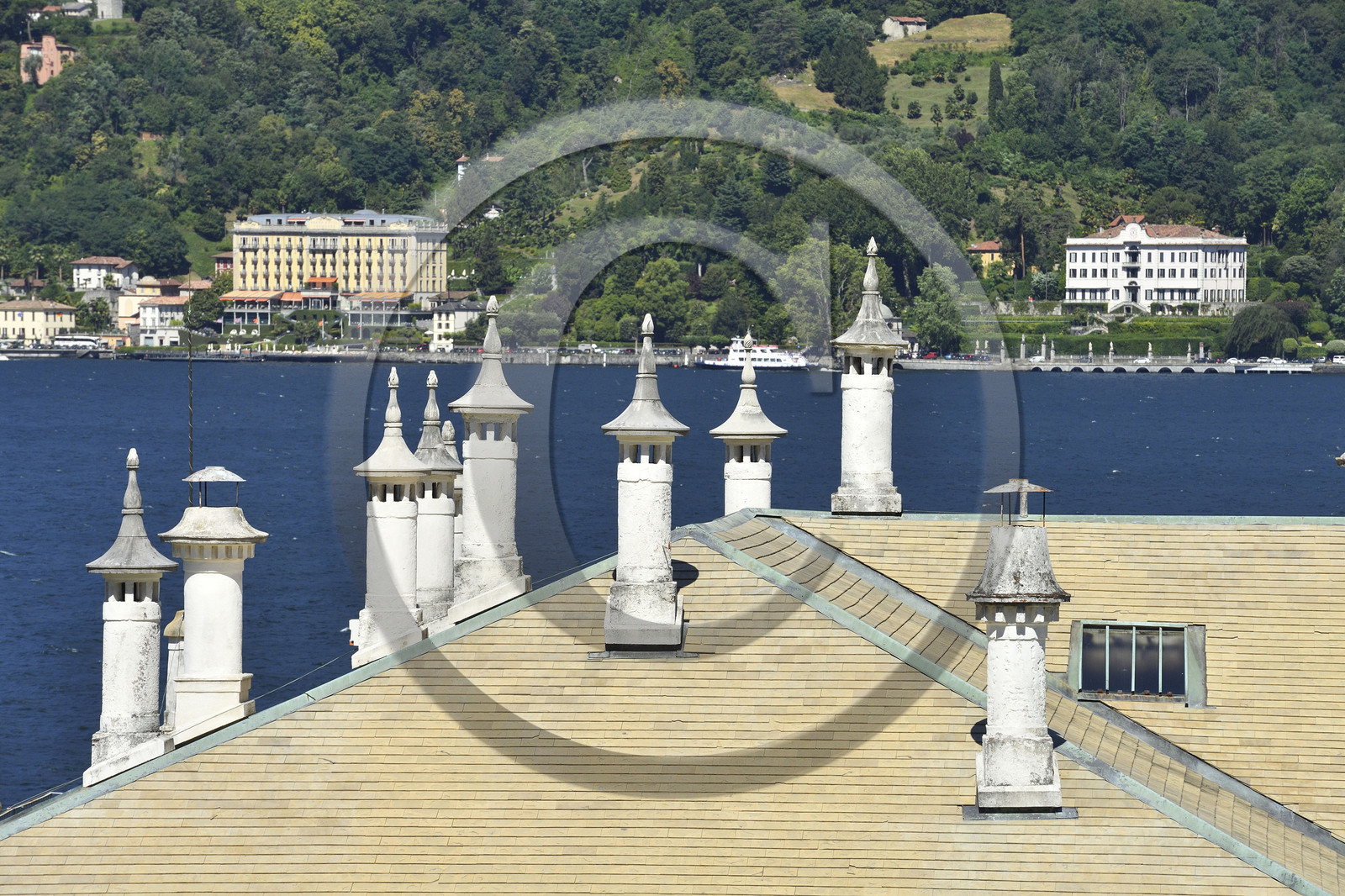 Italie lombardie lac come bellagio cheminees