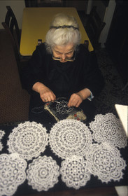 CROATIE. VILLE ET ILE DE PAG. DENTELLES DE PAG