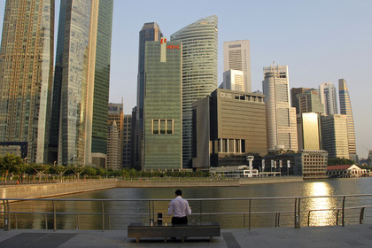 Singapour, batiments du quartier d'affaires vue depuis Marina Bay