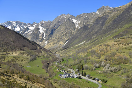 France hautes pyrenees chaine pyrenees vallee neste