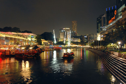 Singapour, quartier de Clarke Quay, restaurant et terrasses du quartier touristique de Clarke Quay de nuit