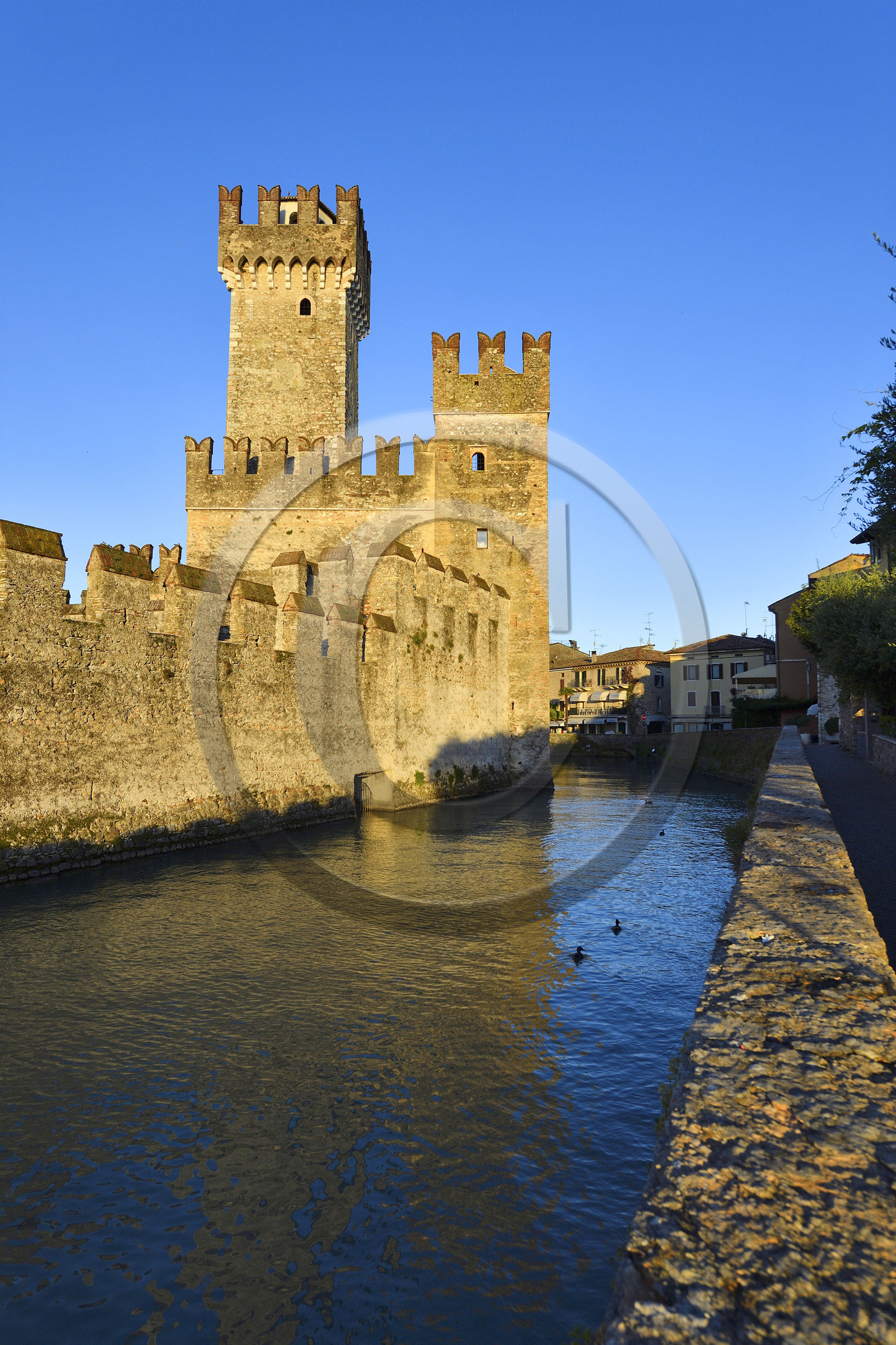 Italie lombardie lac garde sirmione chateau