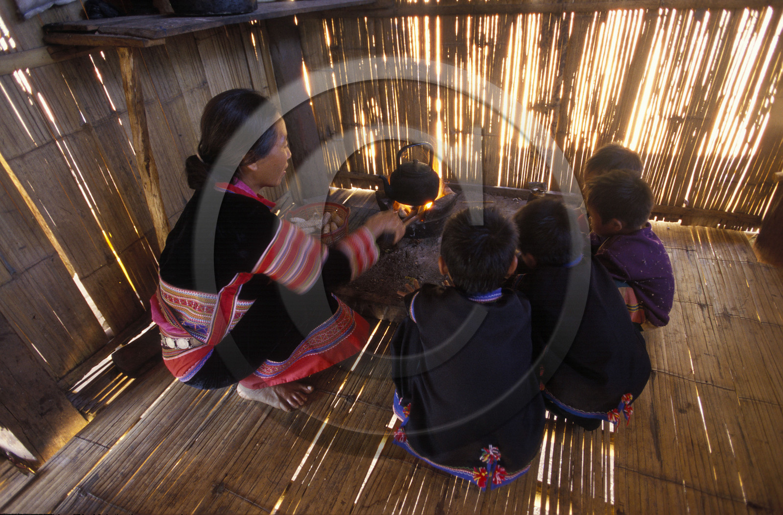 THAILANDE   VILLAGE DU NORD.MINORITÉ LAHU ROUGE