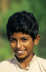 Jeune garçon de la vallée de la Hunza dans le nord du Pakistan