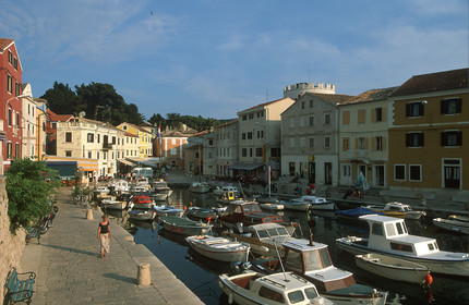 CROATIE. ILE DE LOISINJ. VELI LOSINJ