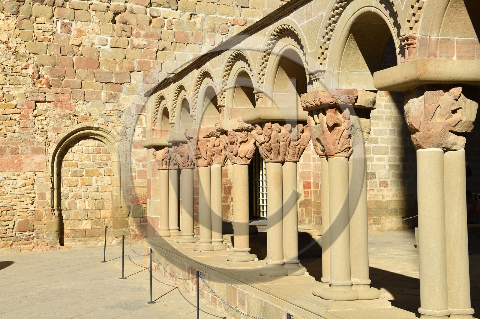 Espagne aragon jaca ermitage rupestre cloitre