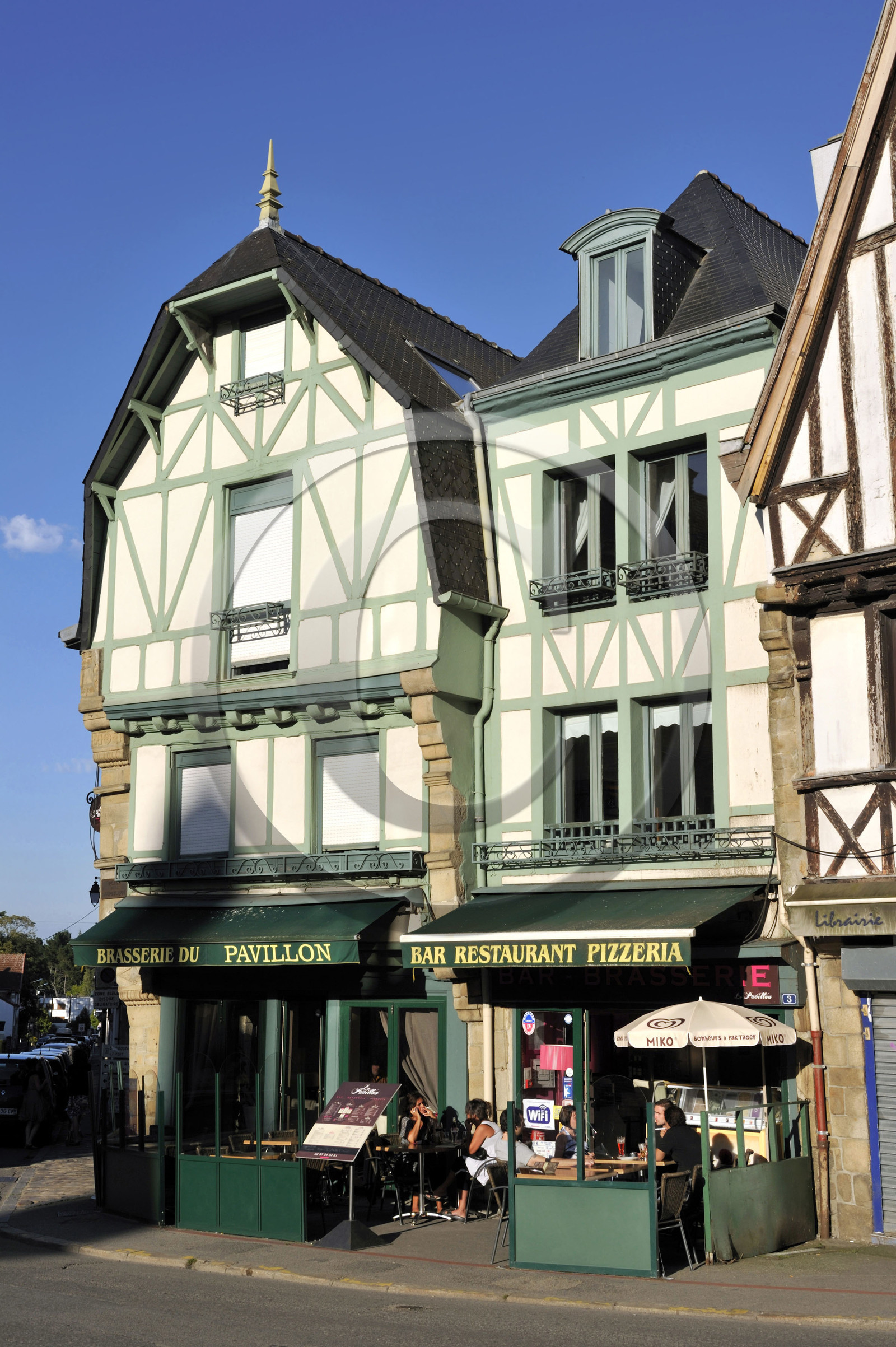 France, Auray