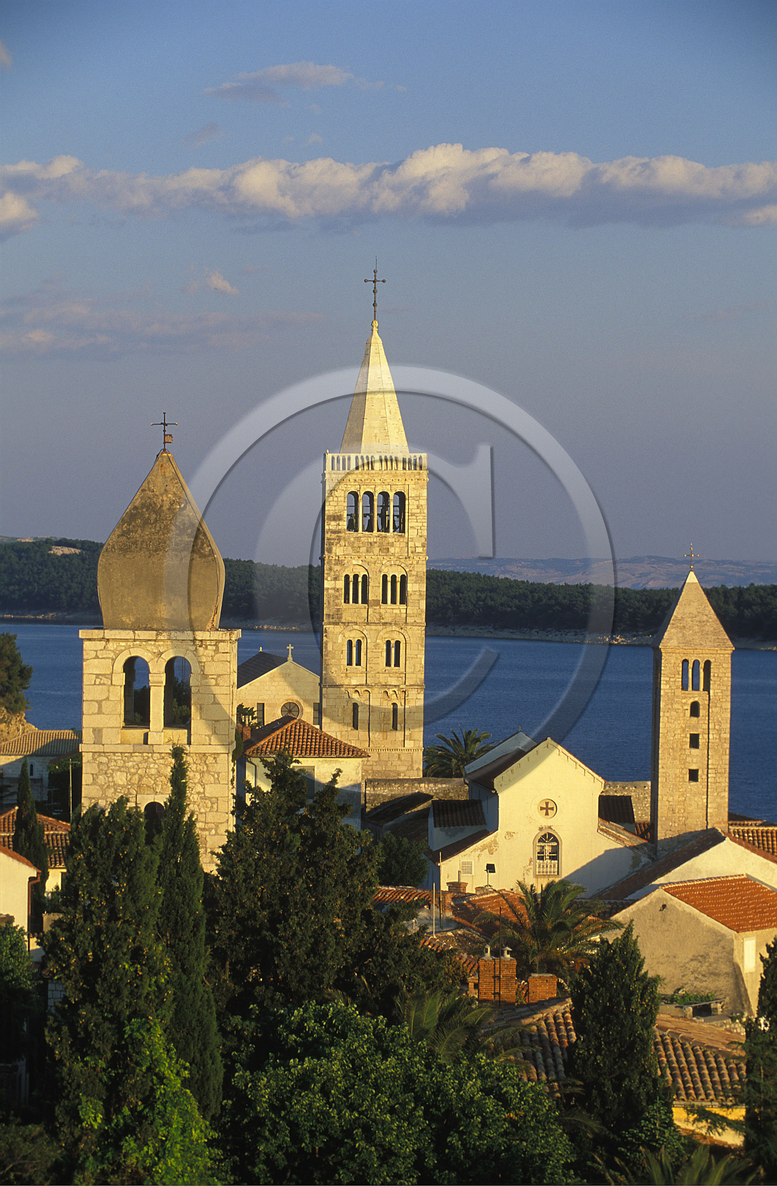 CROATIE. VILLE ET ILE DE RAB