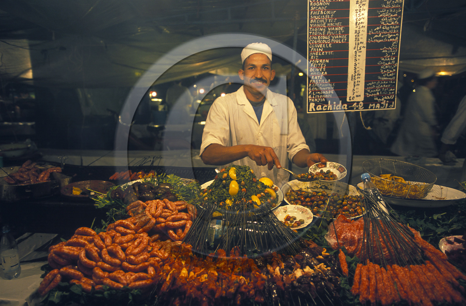 MAROC   MARRAKECH.PLACE JEMAA EL FNA