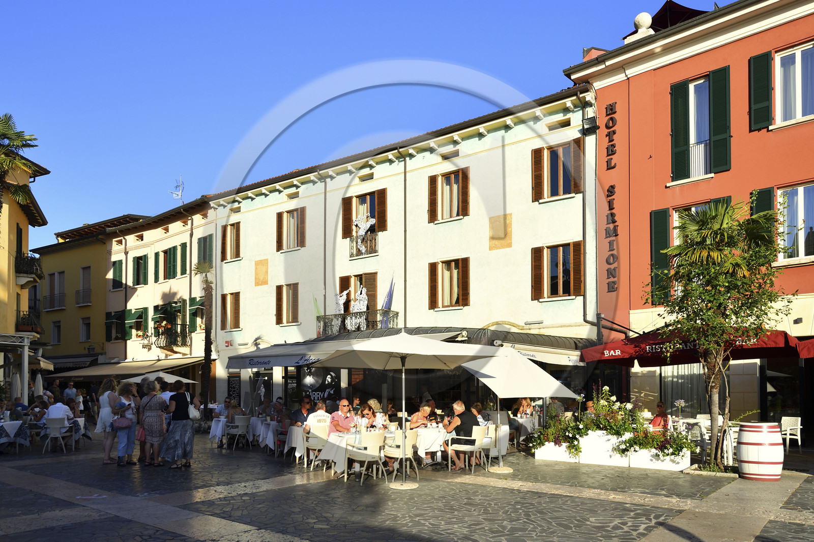 Italie lombardie lac garde sirmione piazza