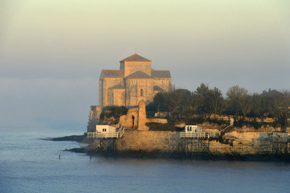 France charente maritime estuaire gironde saintonge talmont sur gironde