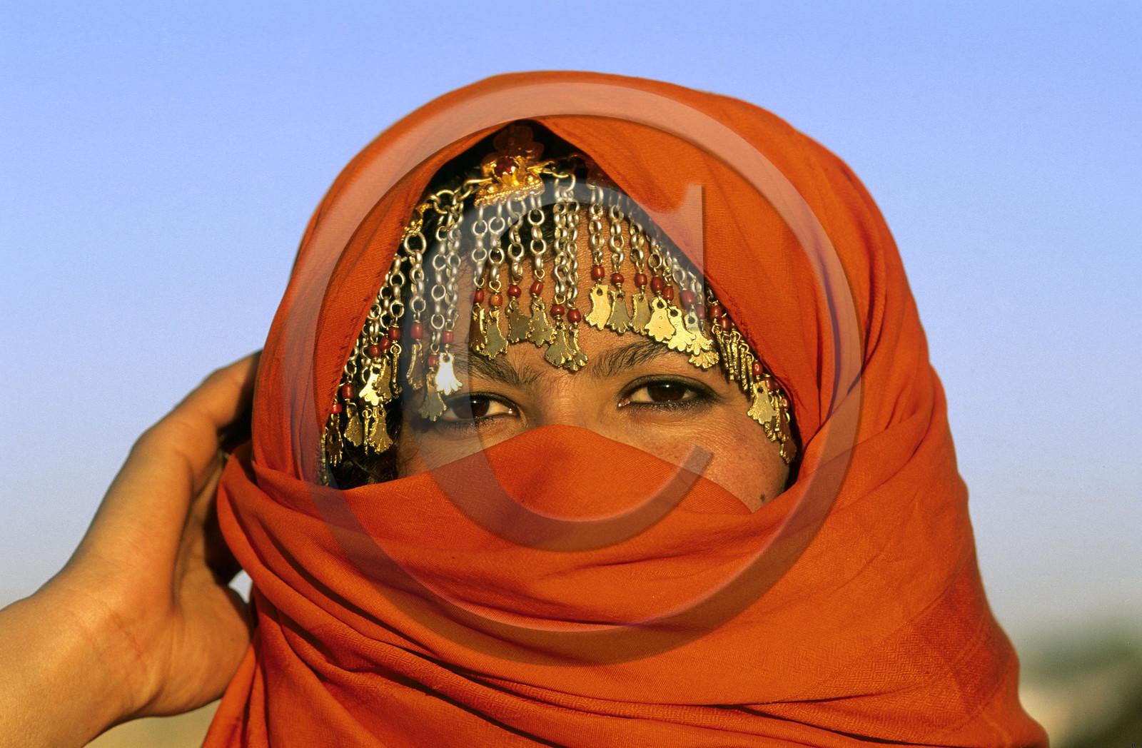 Portrait d'une jeune femme au festival de Douz, Tunisie