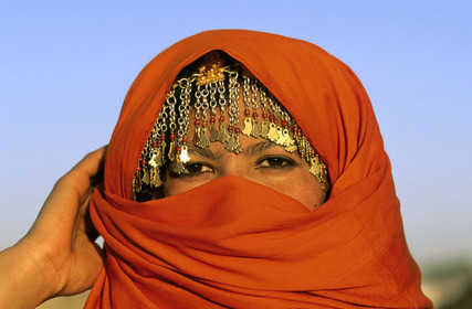Portrait d'une jeune femme au festival de Douz, Tunisie