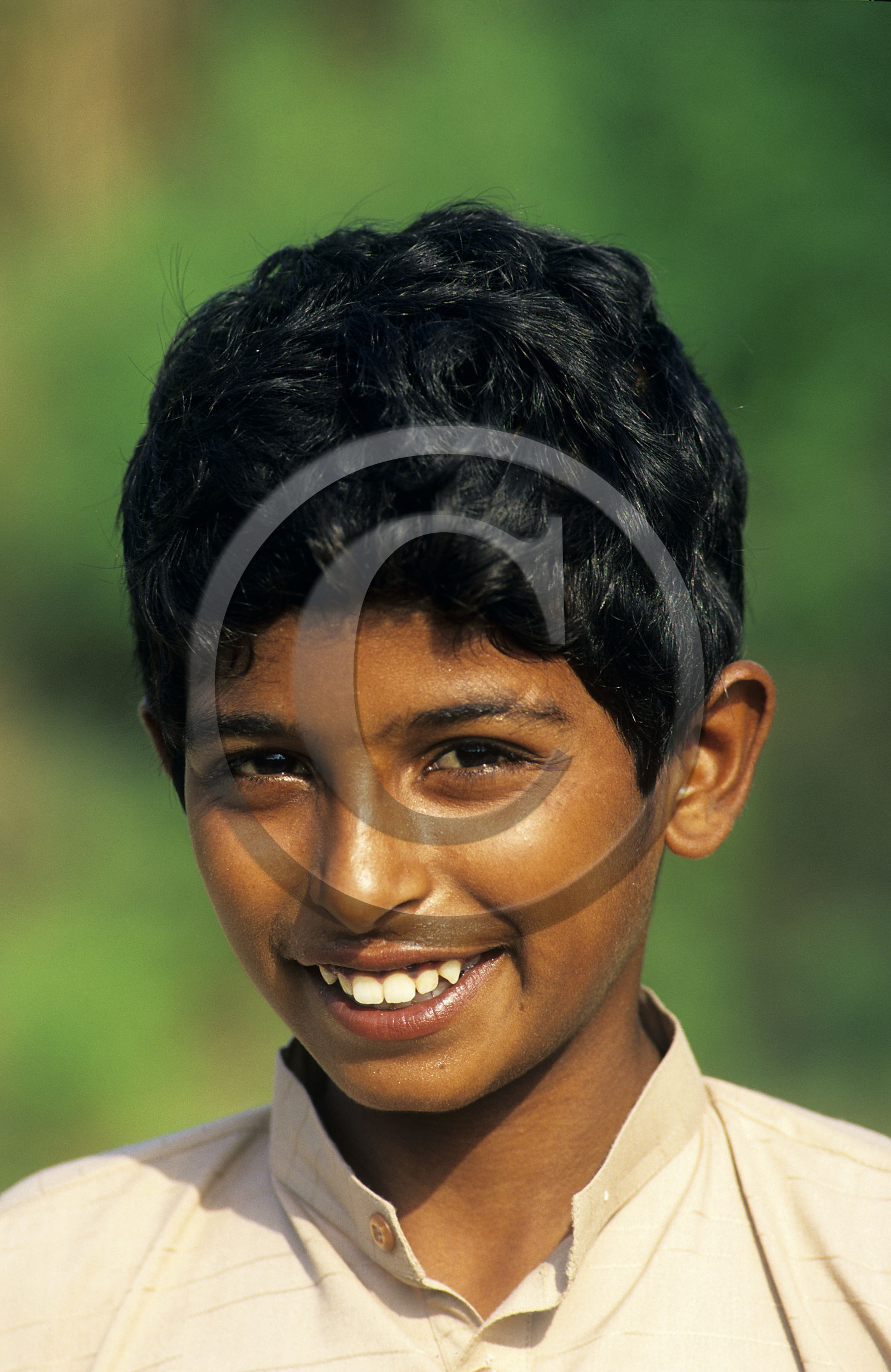 Jeune garçon de la vallée de la Hunza dans le nord du Pakistan