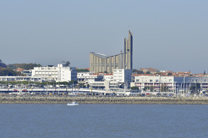 France charente maritime royan port eglise notre dame