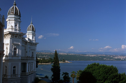 BORD DE MER À OPATIJA. CROATIE