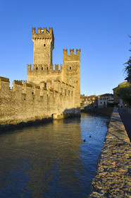 Italie lombardie lac garde sirmione chateau