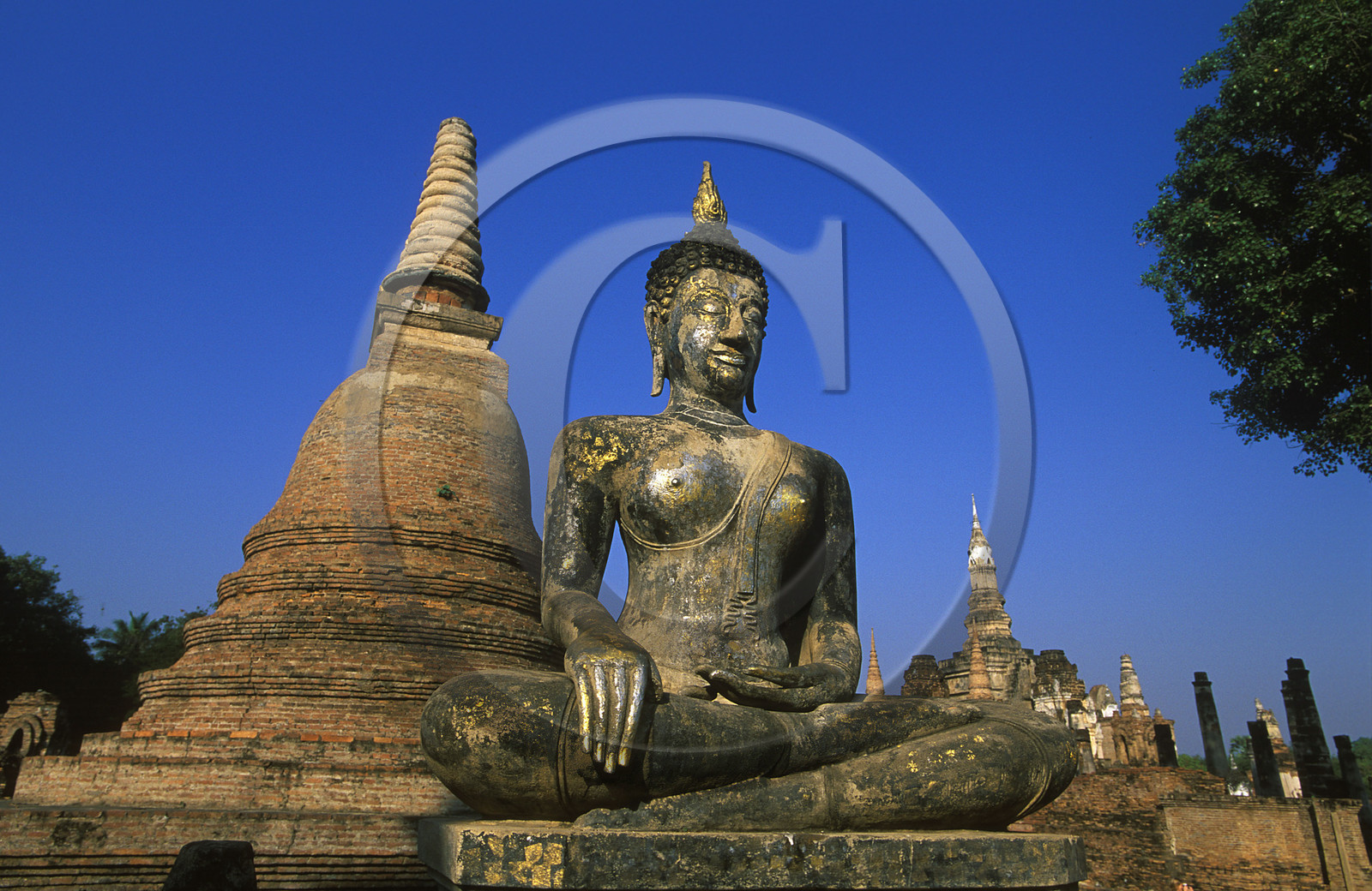 THAILANDE   SUKHOTHAI TEMPLE DE WAT MAHATHAT