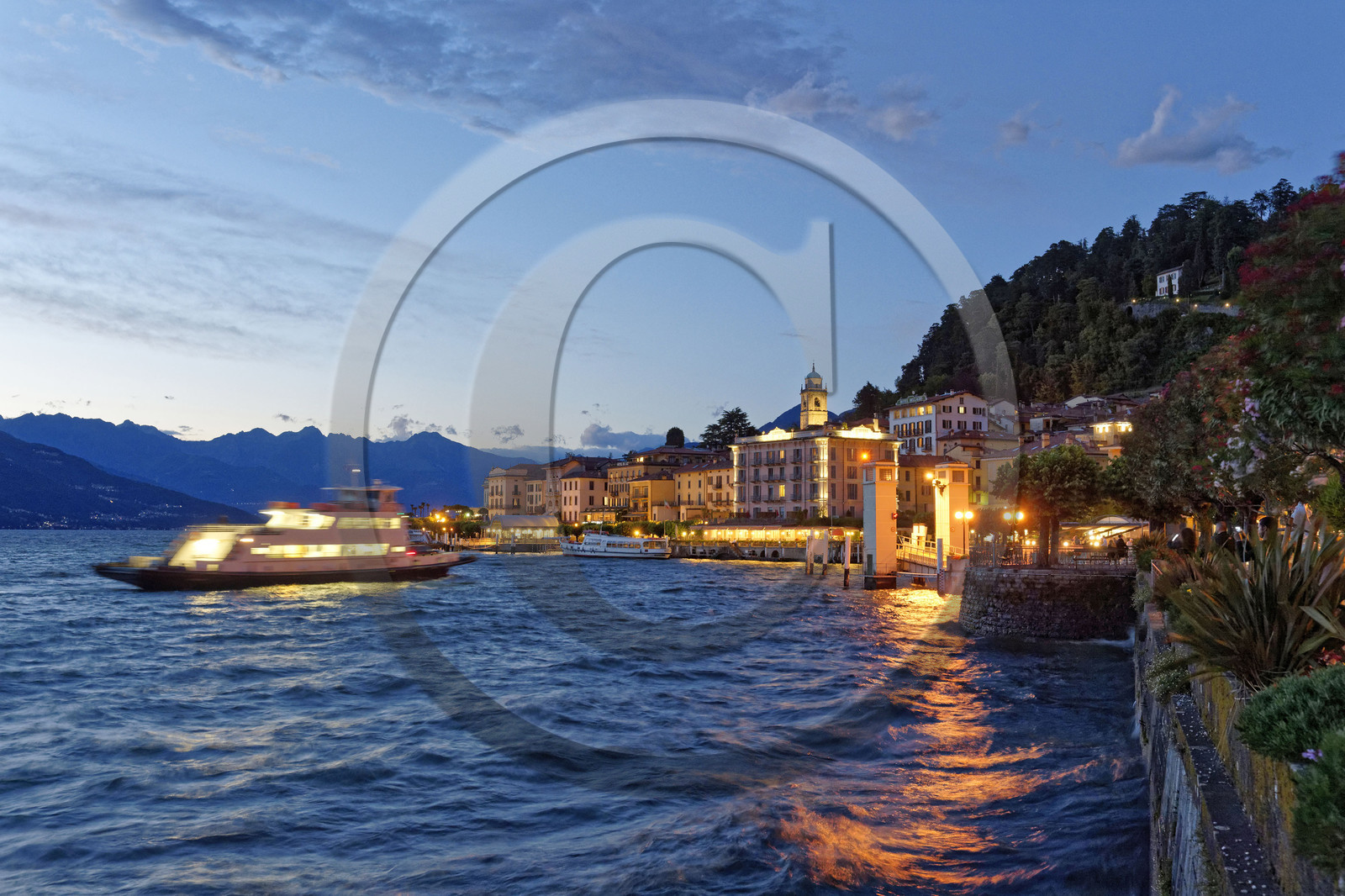 Italie lombardie lac come village bellagio