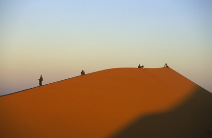 MAROC SUD   MERZOUGA.ERG CHERBI   LEVER DU SOLEIL