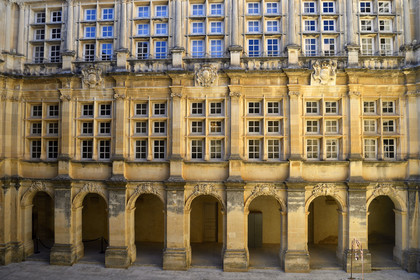 France, Suze la Rousse