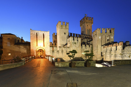 Italie lombardie lac garde sirmione chateau